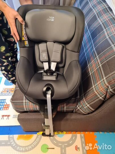 Britax Römer Dualfix 3 i-Size + Flex Base isense