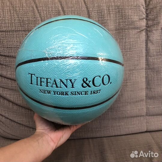 Баскетбольный мяч Tiffany & Co