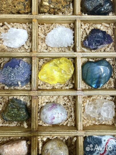 Сера самородна большой кристалл