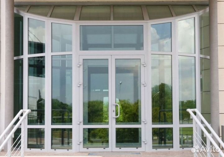 Пластиковая дверь