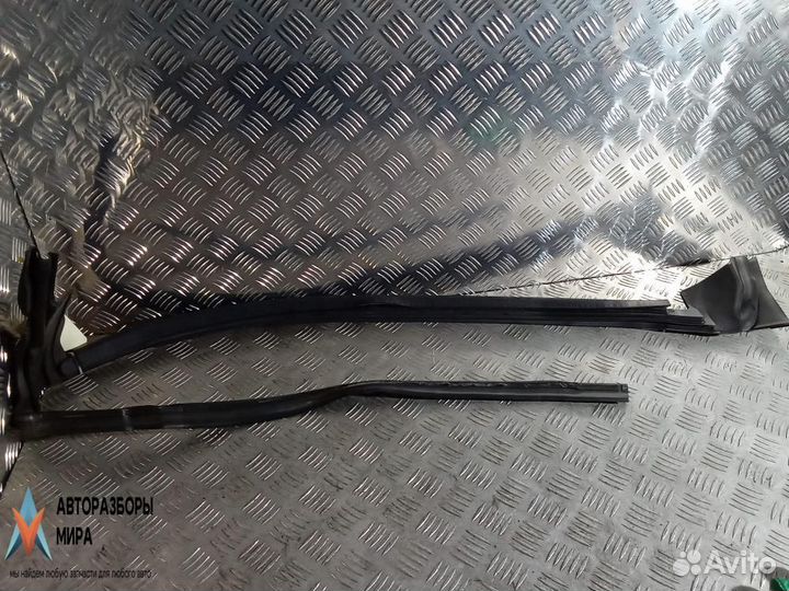 Уплотнитель Tesla Model X 2019 1472044