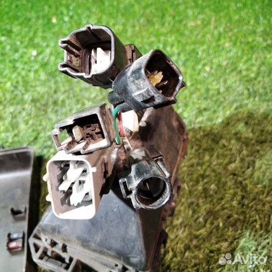 Блок предохранителей подкапотный Дайхатсу yrv