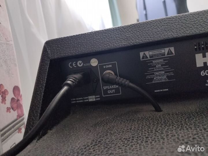 Басовый комбоусилитель