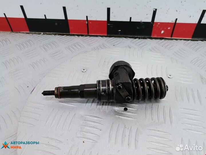 Форсунка Volkswagen Golf 5 2007 038130073AG