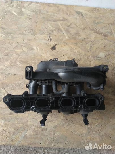 Коллектор впускной 1.6 Форд Фокус 3