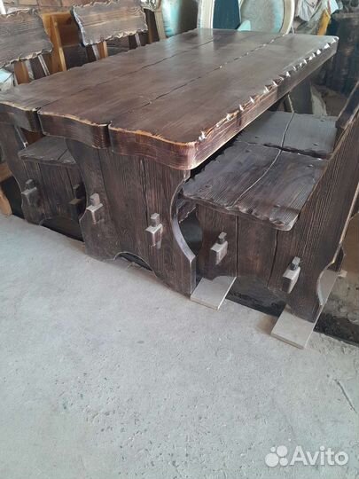 Стол со стульями