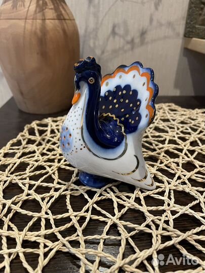 Статуэтка фарфор