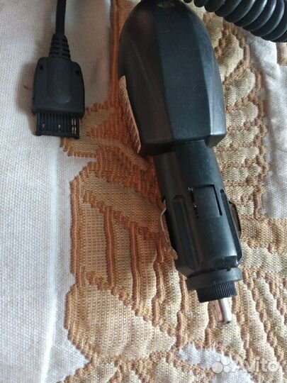 Автомобильное зарядное устройство