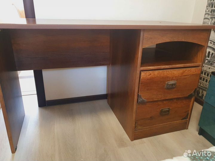 Офисный стол