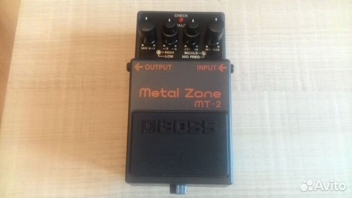 Педаль эффектов boss MT-2