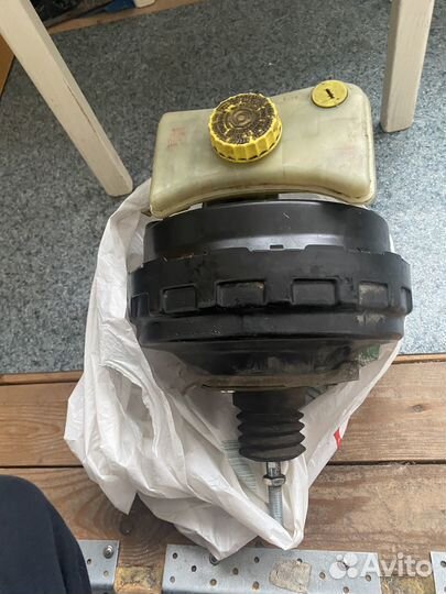 Главный тормозной цилиндр с вакумом и бочком audi