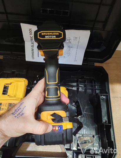 Бесщеточный шуруповерт ударный Dewalt 20 v 6 а/ч