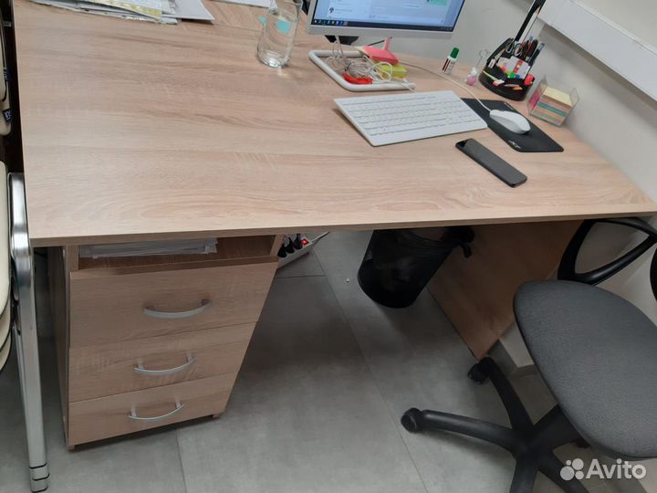 Стол офисный с тумбой