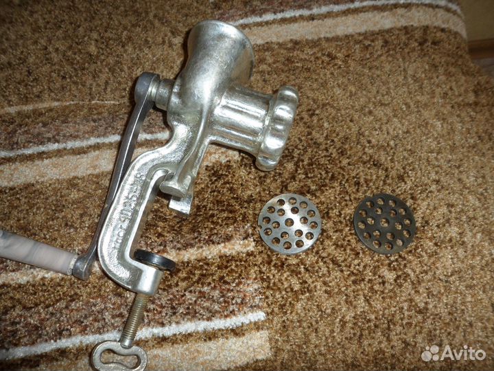 Мясорубка ручная чугунная