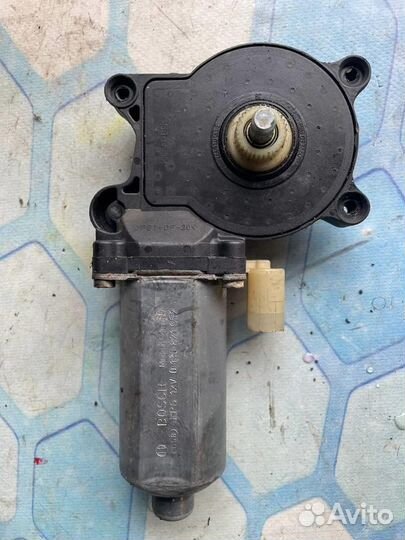 Моторчик стеклоподъемника передний левый 0130821