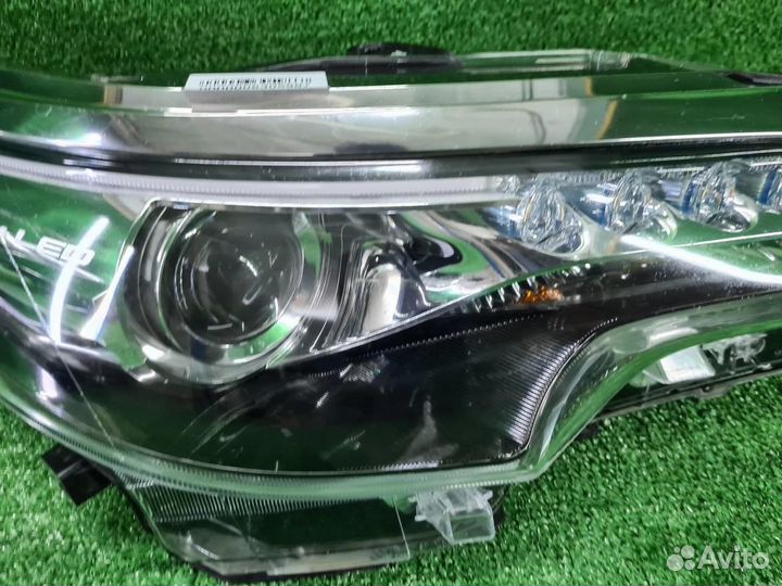 Фара правая Toyota Fortuner II (2015-2020) LED