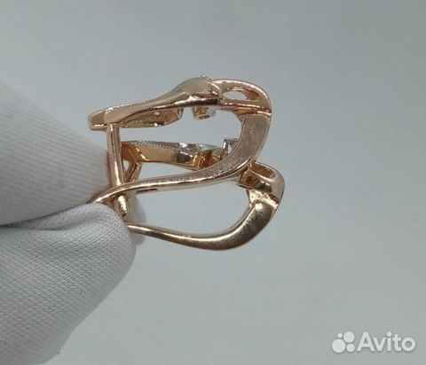 Золотые серьги с камнем