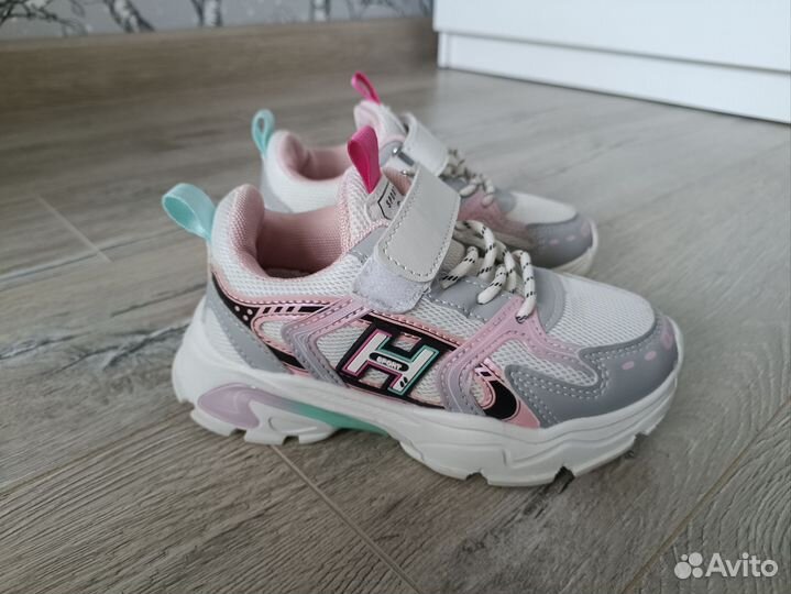 Кроссовки для девочки