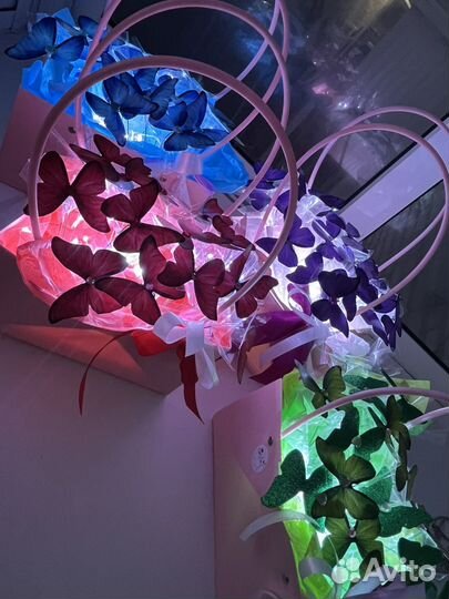 Букет из бабочек в корзинке в наличии