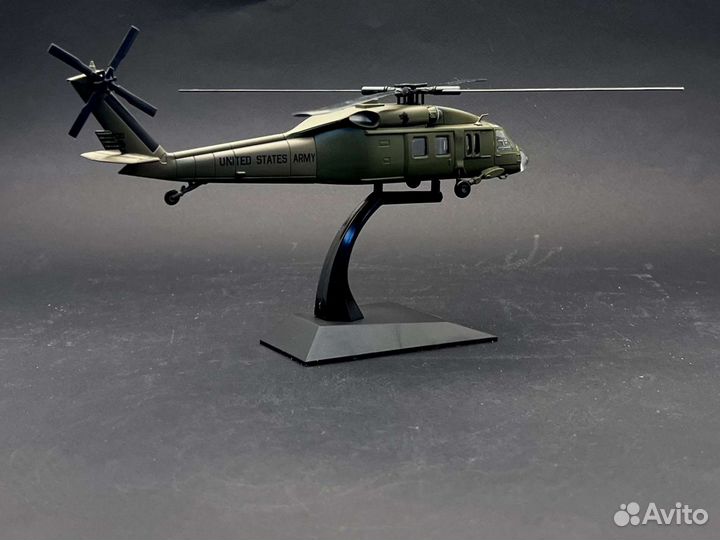 Модель вертолета UH-60A Black Hawk США 1:72