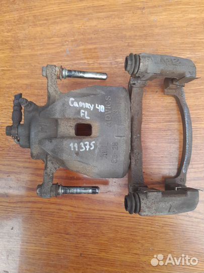 Суппорт передний левый Toyota Camry 40