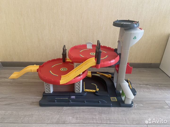 ELC Большой гараж,парковка с вертолетной площадкой