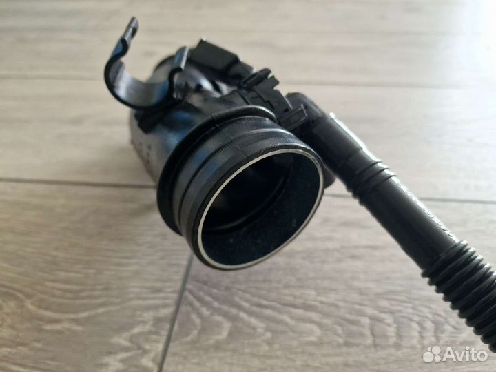 Патрубок воздуховода Audi, VW, Skoda 06B133354