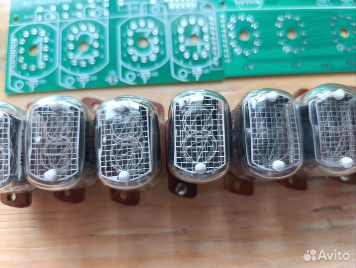 Часы на лампах ин 12