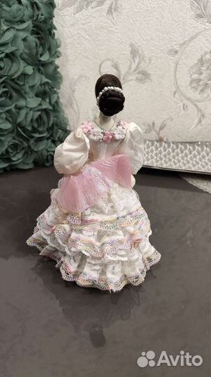 Фарфоровая статуэтка