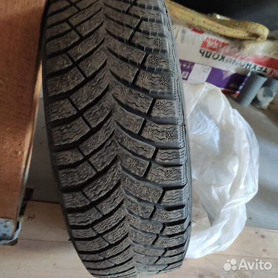 Michelin X-Ice North 4 215/65 R16 T