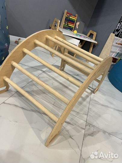 2-в-1 Развивающая ползалка и качалка Арка Пиклер