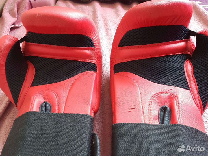 Боксерские перчатки