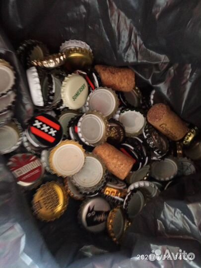 Большой пакет с бутылочными пробками