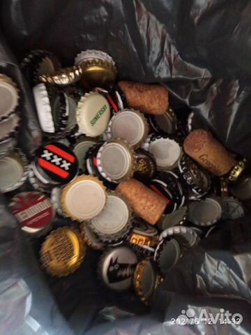 Большой пакет с бутылочными пробками