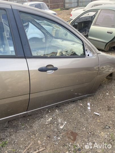 Дверь передняя правая в сборе Ford focus 1 zx4