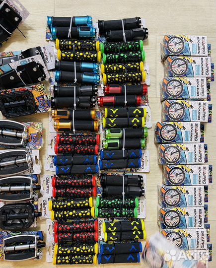 Камеры, педали, грипсы, подножки для велосипеда