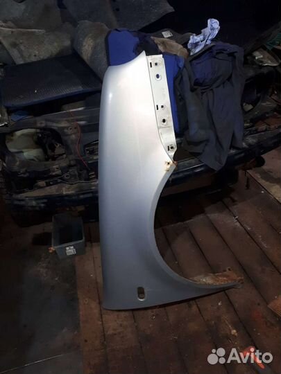 Крыло правое golf 4