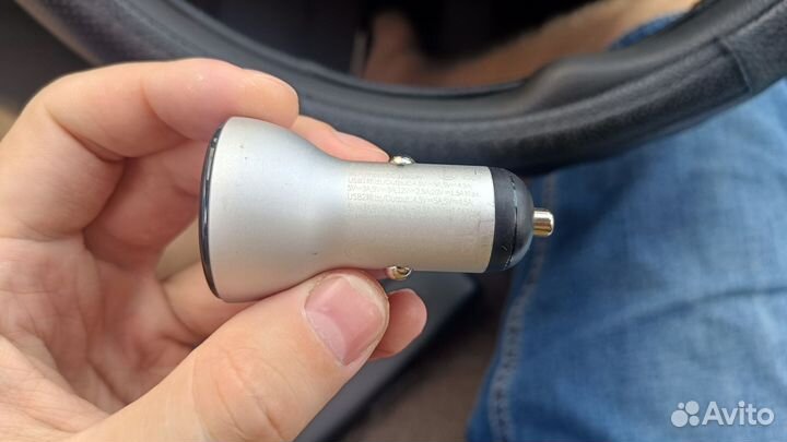 Автомобильное зарядное устройство baseus