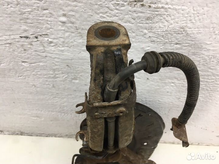 Кулак поворотный передний правый Volkswagen