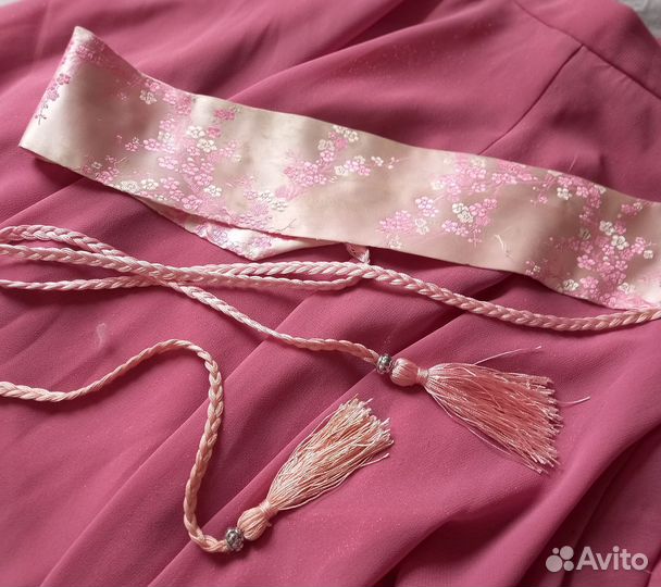 Пояс с вышивкой нарядный с бахромой розовый