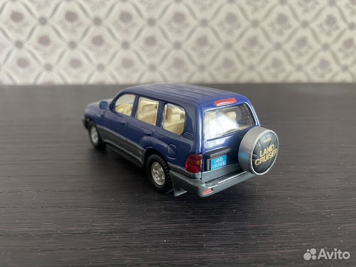 Модель автомобиля 1/43