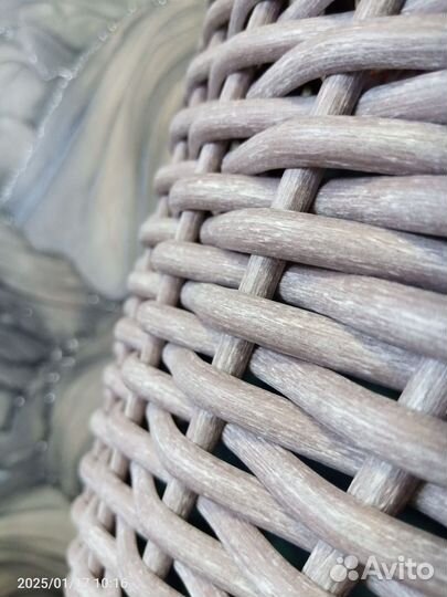 Кашпо из искусственного ротанга