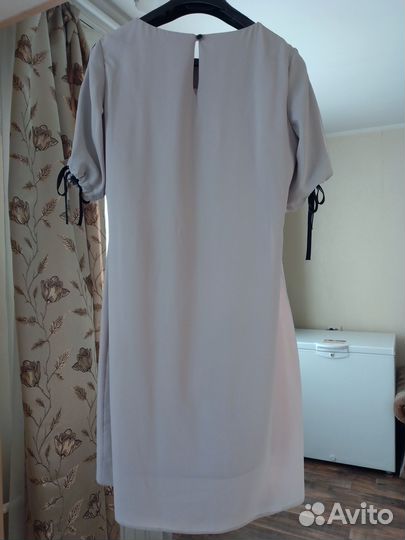 Платье серое с принтом 44 р