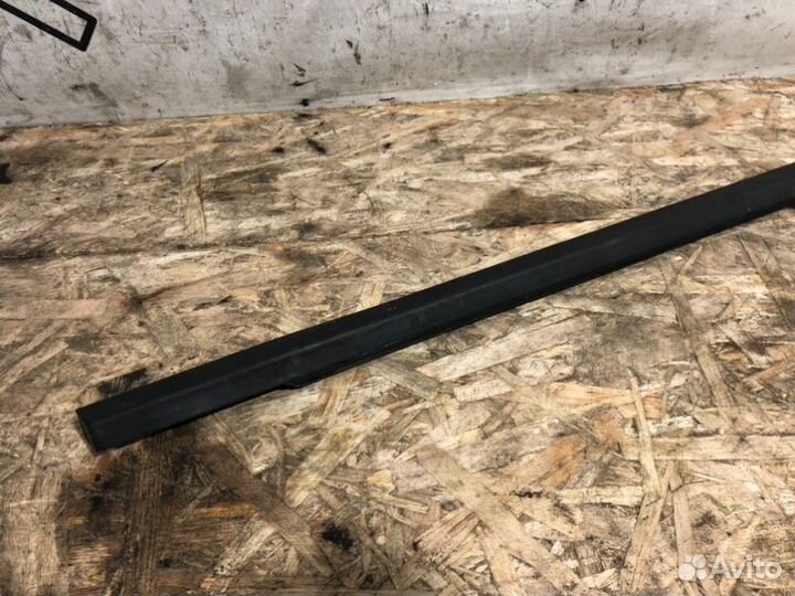 Молдинг стекла двери задний правый Jaguar Xe 1 До