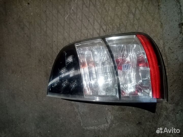 Задние фары Toyota prius 20