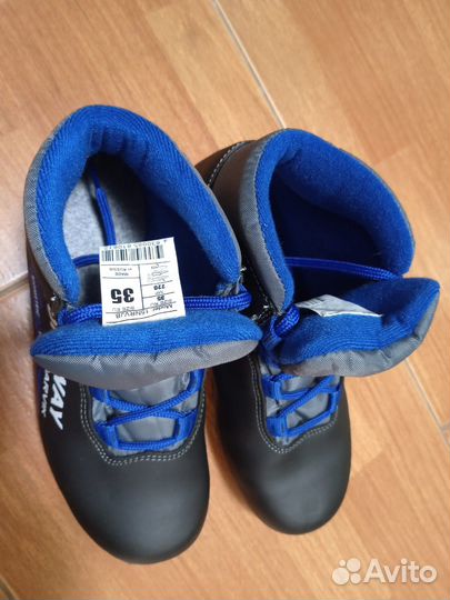 Лыжные ботинки детские р.35
