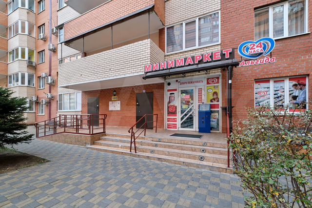 Нежилое помещение с арендаторами, 70 м²