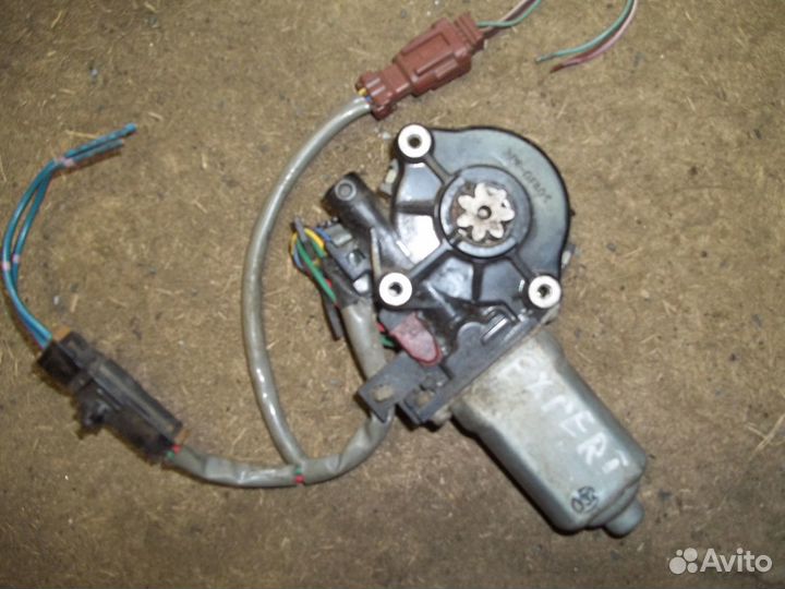 Мотор стеклоподъёмника пер правый Ниссан Эксперт