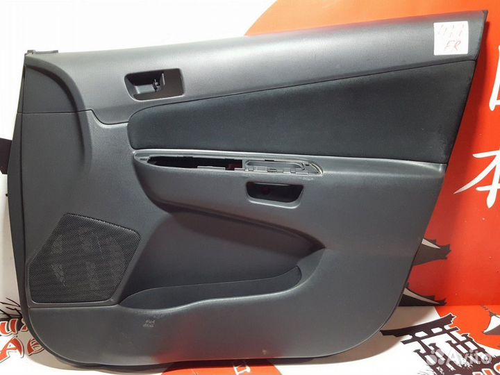Обшивка двери Toyota Wish ZNE10G 1ZZ-FE 2006