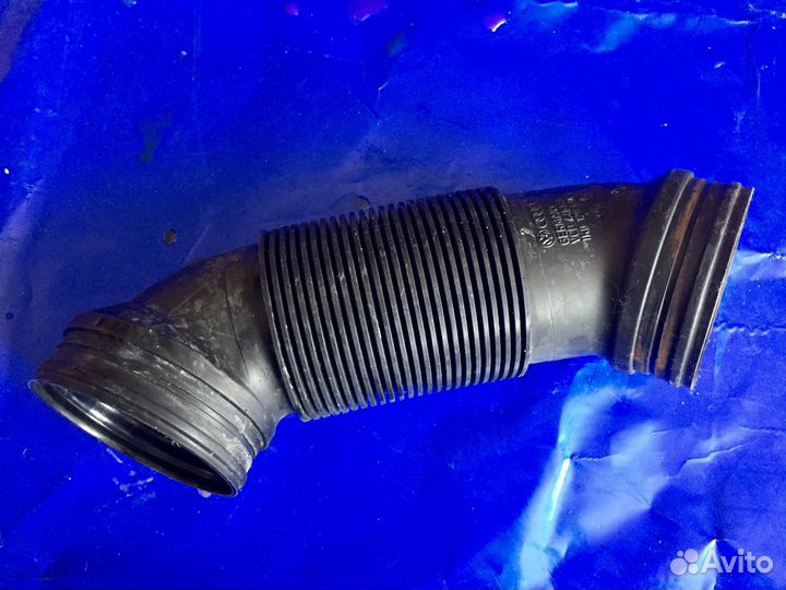 Патрубок воздушного фильтра VAG 1K0129684L